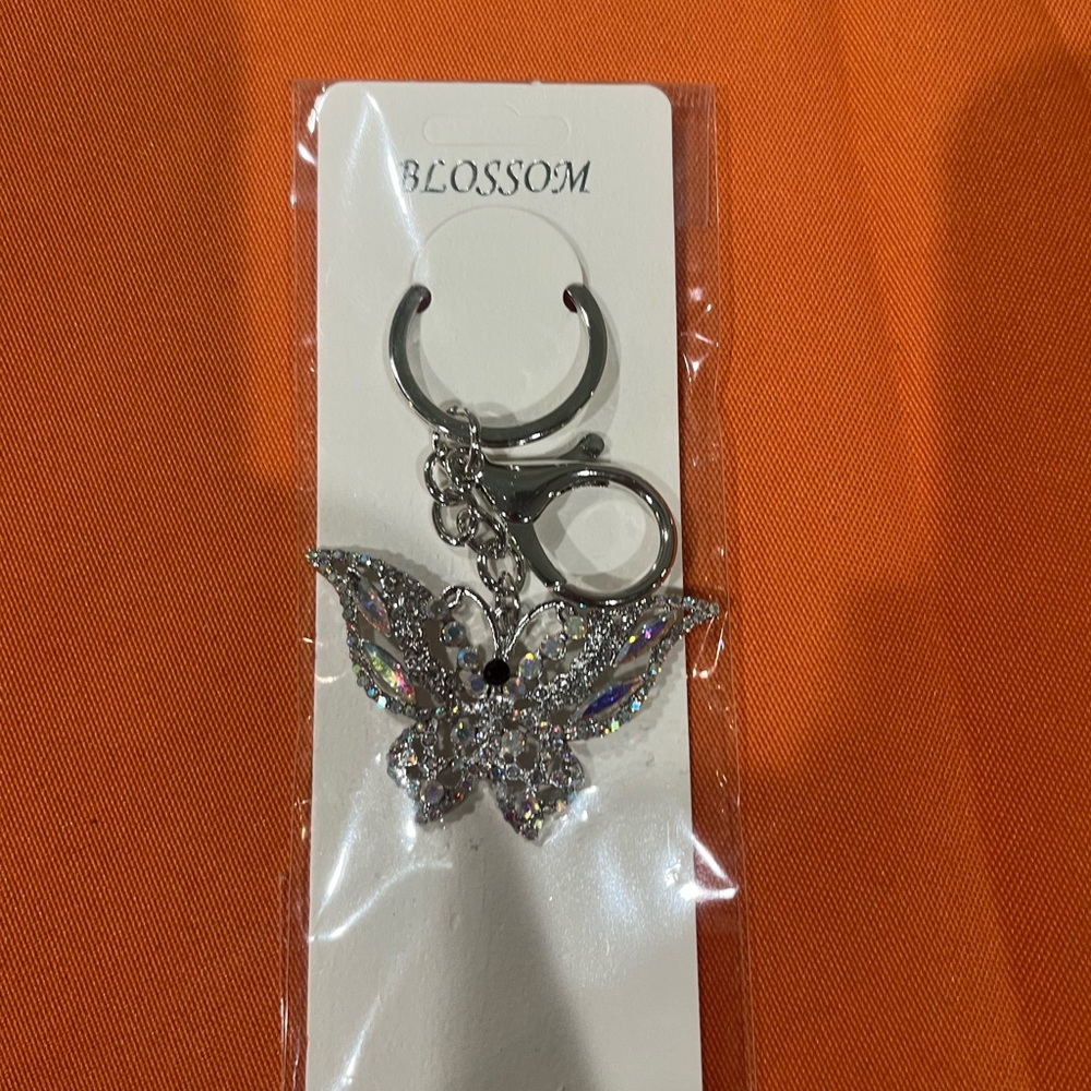 6/$25 The Blossom Apparel Silver Butterfly Keychain - Picture 4 of 6